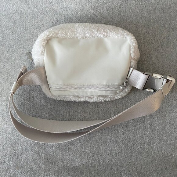 Lululemon Lunar New Year Everywhere Bunny Belt Bag 1L Fleece - Picture 3 of 16
